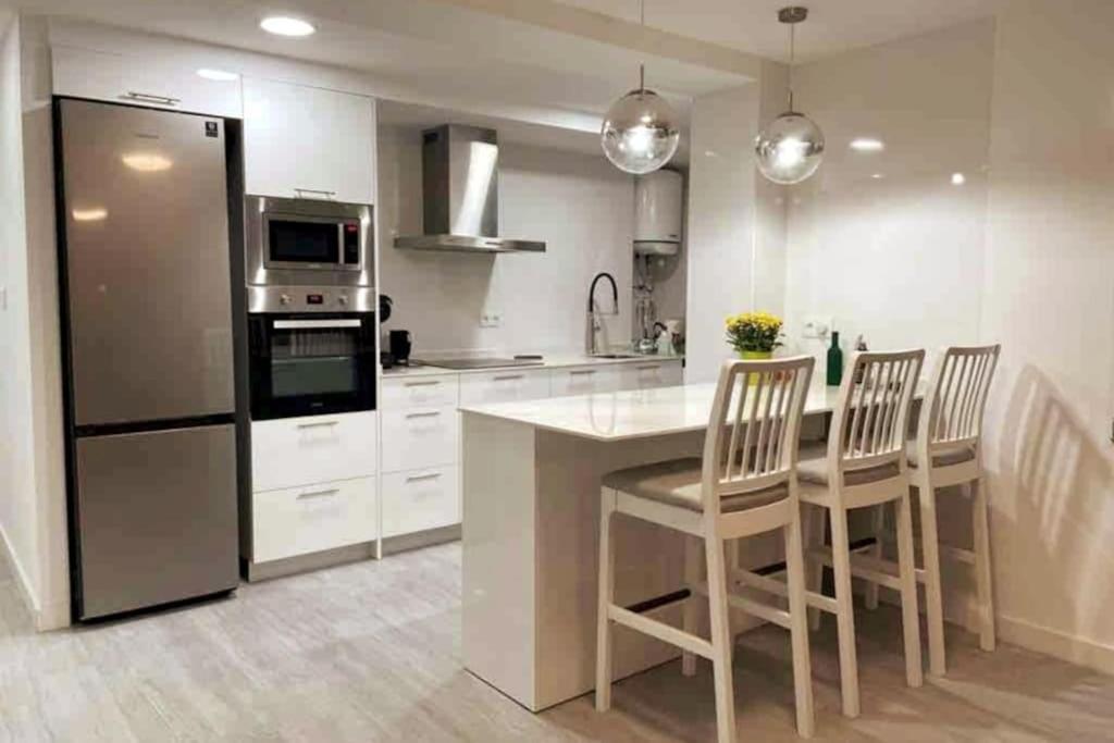 New Stylish Beach Front Apartment Кульера Экстерьер фото