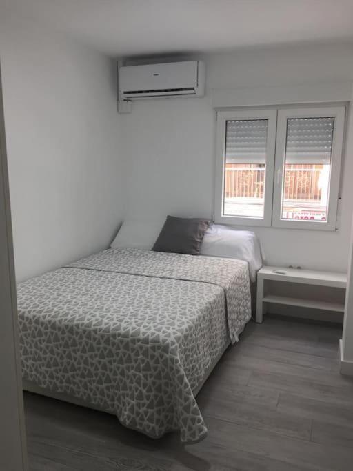 New Stylish Beach Front Apartment Кульера Экстерьер фото