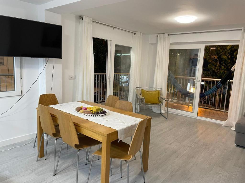 New Stylish Beach Front Apartment Кульера Экстерьер фото