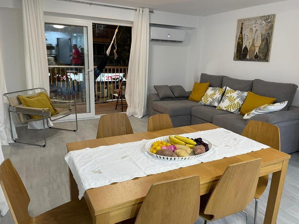 New Stylish Beach Front Apartment Кульера Экстерьер фото